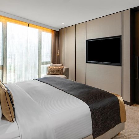 Intercontinental Istanbul By Ihg Hotell Eksteriør bilde A bedroom in the 2018-launched Crystal River Lodge