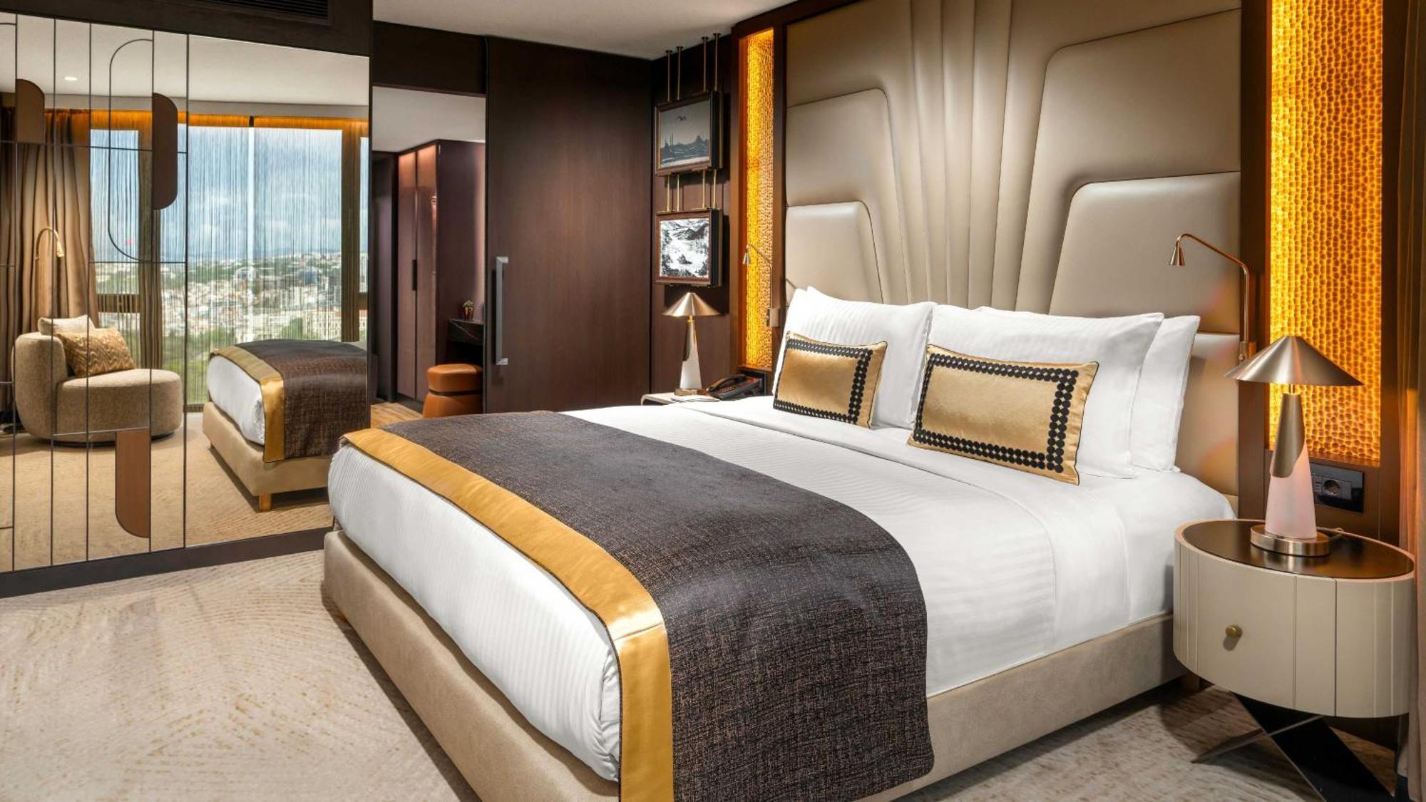 Intercontinental Istanbul By Ihg Hotell Eksteriør bilde A bedroom in the hotel
