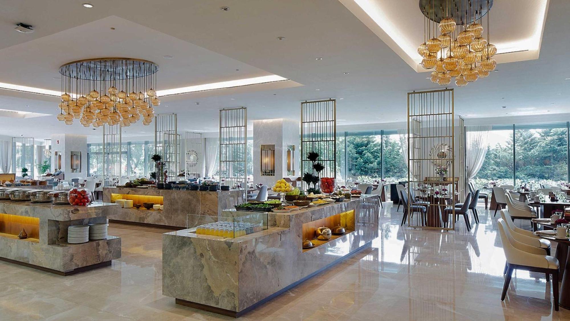Intercontinental Istanbul By Ihg Hotell Eksteriør bilde The restaurant at the hotel