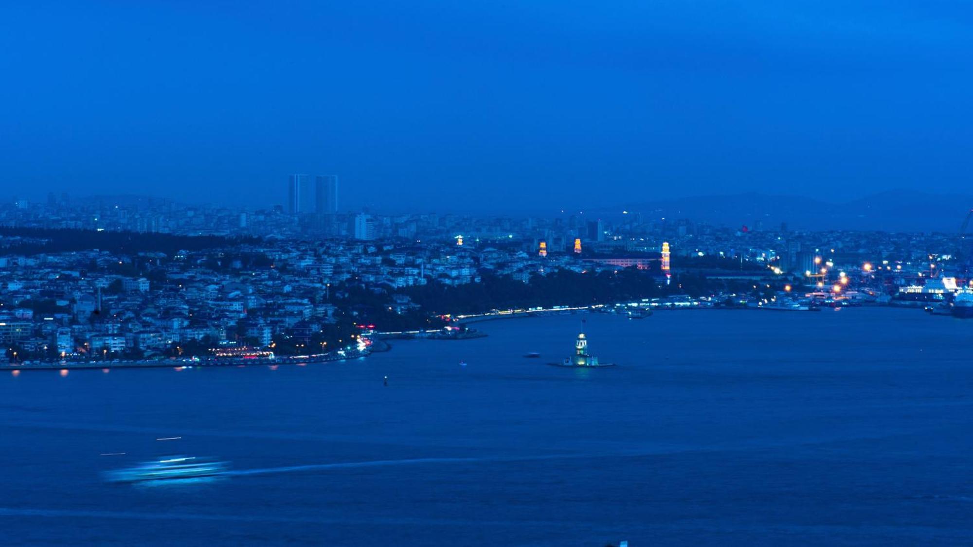 Intercontinental Istanbul By Ihg Hotell Eksteriør bilde View of the Bosphorus from the Bosphorus University